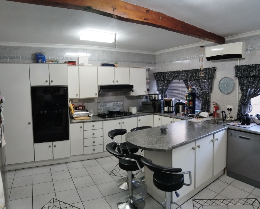 4 Bedroom Property for Sale in Bothasrus Eastern Cape